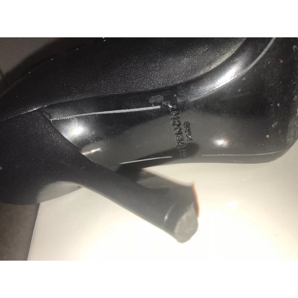 Givenchy - Picture 3 of 6